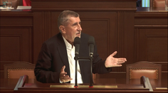 Poslanci projednají úsporný balíček za týden. Premiér lže, je to mimoň, řekl Babiš