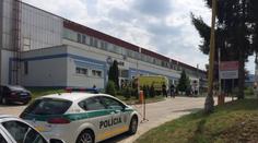 Muž vtrhl na poradu a zastřelil bývalého šéfa! Poté zabil i sebe