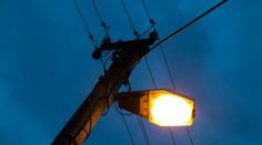 Města chtějí zkrotit pouliční lampy, je jich moc a svítí příliš