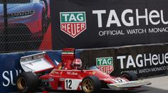 Ostuda vedoucího jezdce F1. V Monaku nabořil historický vůz Nikiho Laudy