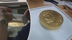 V Česku se vyrobila největší zlatá mince, má hodnotu rodinného domu