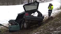 Auto vylétlo ze silnice a přerazilo strom. Mladík neměl šanci přežít