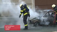 Auto začalo za jízdy hořet! Rodina se 2 malými dětmi se zachránila