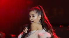 Pražský koncert Ariany Grande doprovázela přísná opatření. Fanoušci zuří
