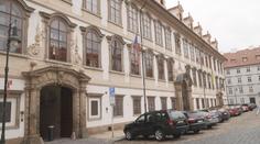 Do budovy Senátu se dostal opilec. Bez problémů prošel přes ostrahu