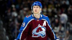 Rozjetého MacKinnona nezastavil ani Rittich. Špatná forma Kings pokračuje