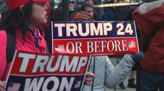 Trump čeká, že si pro něj přijde policie. Své příznivce žene do ulic