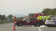 Hromadná nehoda zablokovala dálnici D2. Dva lidé jsou mrtví, osm zraněných