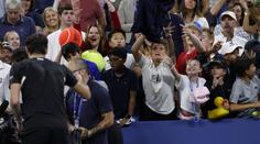 Bolestivá lekce pokory. Zloděj čepice na US Open se vyjádřil, chlapci ji vrátil
