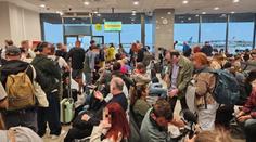 Češi uvízli na letišti v Řecku. Děti se tu válí na zemi, popsala turistka