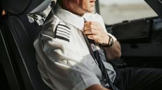 Falešný pilot lákal z lidí peníze. Policie ho dopadla na letišti v Praze
