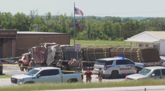 Texasan v pomstě naboural kamionem do budovy, kde mu odmítli vydat řidičák