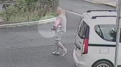 Zatroubil na auto, pak se bál o život. Druhý řidič totiž tasil pistoli!