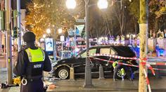 Auto na vánočních trzích v Düsseldorfu vjelo do lidí: Šest zraněných
