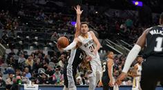 Pelicans nedokázali otočit duel proti Spurs. Satoranský odehrál přes 16 minut