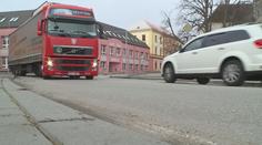 Zpoplatněné dálnice ničí místním život. Zrušte mýtné, požadují města