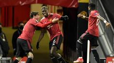 Arsenal se zlepšil po červené kartě, Manchester přestřílel AS Řím