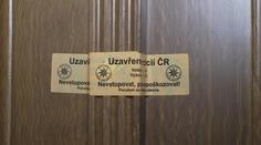Policie po razii v krajích obvinila čtyři lidi. Je mezi nimi i známý sportovec