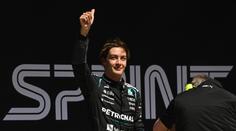 Russell ovládl i sprint. Verstappen bez bodů, Hamilton na pódiu