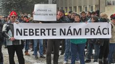 Lidé ze strojíren zuří: Firma nemá na mzdy, dluží jim 25 milionů