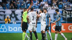 Šílené scény v Brazílii. Ředitel klubu se snažil agresivně dostat do kabiny VAR