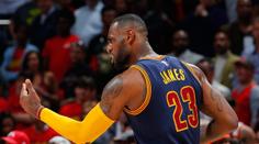 LeBronova parta vyloupila Atlantu a má postup na dosah