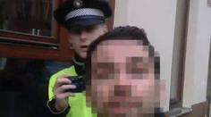 Kdo s koho: Při zákroku se na strážníky vyřítilo 15 lidí! VIDEO
