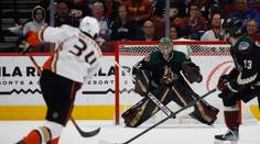 Oba čeští gólmani opět nastoupili za Arizonu. Coyotes schytali debakl
