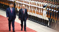 Putin neúmyslně upozornil na svoje zdraví. Při chůzi odhalil víc, než chtěl