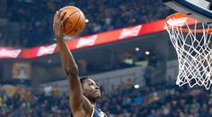 VIDEO: Nej akce z NBA. Smeče LeBrona i Oladipa, koš se sirénou