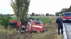 Pomozte rodinám hasičů! Jeden při srážce zemřel, druhý dál bojuje