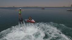 KOŘENÍ: Nespoutaný flyboarding