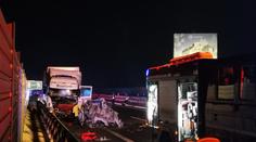 Řidič jedoucí v protisměru po dálnici D10 nepřežil srážku s kamionem