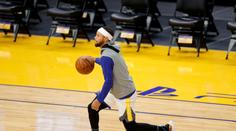 Borec na konec: Hvězda NBA trefila koš přímo z tribuny!