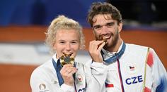 První olympijské zlato pro Česko. Macháč se Siniakovou ovládli finále mixu