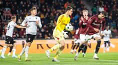 Napadený gólman Surovčík děkoval masérovi Slavie: Ukázal, že je skvělý člověk