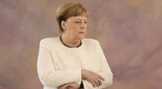 Merkelová o Putinových ambicích věděla. NATO by Ukrajinu nezachránilo, tvrdí