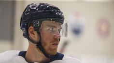 Další hvězdné jméno na seznamu: McDavid se nakazil koronavirem