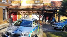 Student přinesl do školy nůž a vyhrožoval spolužákům. Skončil v policejní cele