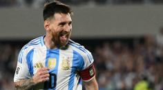 Messi v divadle způsobil davové šílenství. Na představení vzal i své rodiče