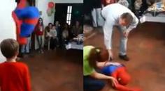 DĚSIVÉ VIDEO: Spider-Man dělal salta před dětmi, málem zemřel!