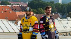Legendy na střeše stadionu. Litvínov originálně představil nové dresy