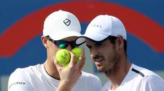 Murray opět na kurtu! S bratrem si střihl debla