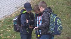 Zakazování mobilů ve školách nemá smysl, tvrdí nový český výzkum
