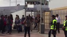 USA otevřelo hranice s Mexikem, tisíce migrantů proráží blokády