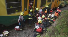 Při srážce vlaků na Karlovarsku dva lidé zemřeli. Zraněných jsou desítky