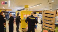 Zloděj na Vinohradech brutálně pobodal ostrahu supermarketu!