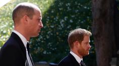 Odezírači ze rtů odhalili, co si William a Harry řekli na pohřbu dědečka