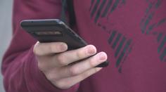 Maminka chtěla koupit autistické Terezce telefon. Místo mobilu přišly boty