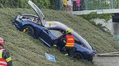 Ženu s kočárkem srazilo v Praze auto. Ona i dítě skončily v nemocnici